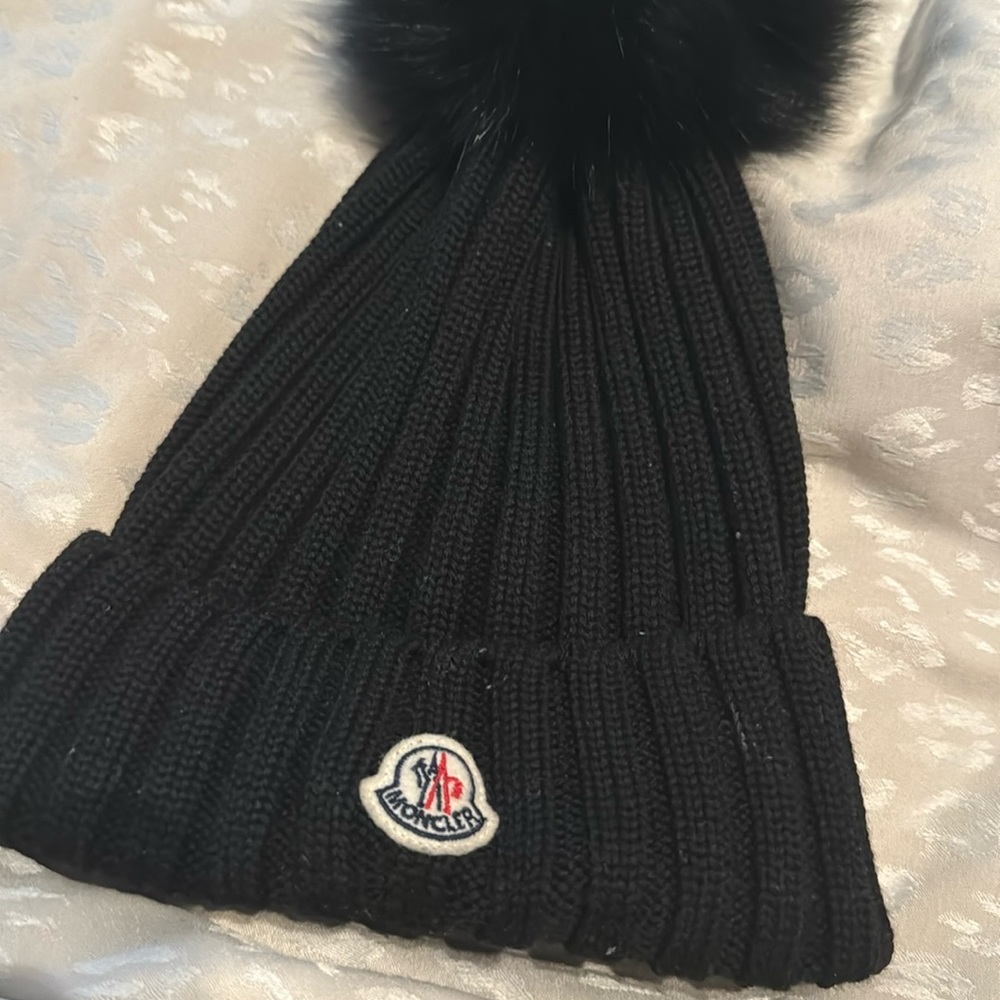 Moncler Fox Fur Pom-Pom Ribbed Wool Beanie - Black